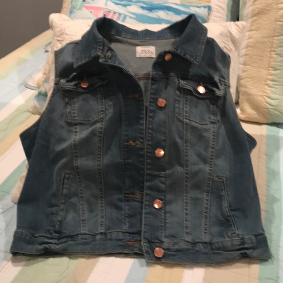 Denim vest - Picture 1 of 2